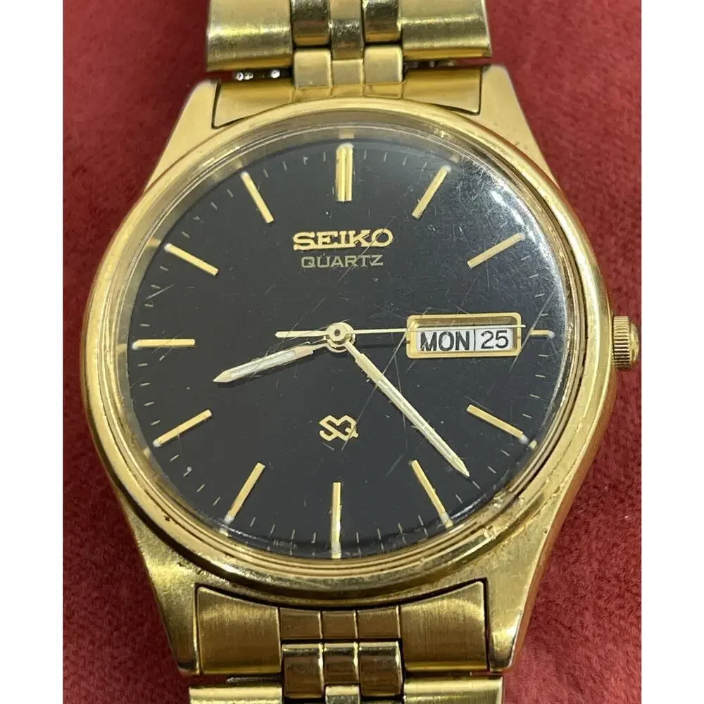 Vintage Seiko watch 5Y23-8049 Gold Tone Quartz SQ day/date Dead Battery Black